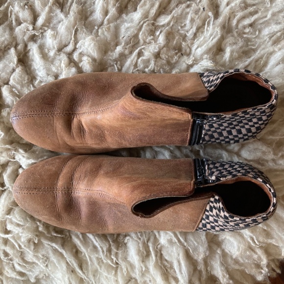 Root Collective Espe Boots in Midnight - Picture 8 of 10